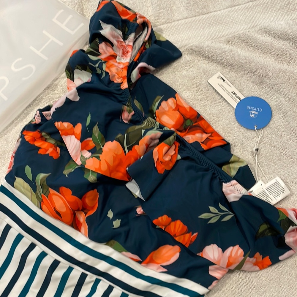 CUPSHE Ellis Floral and Striped ruffle one piece suit. Size Large. NWT.